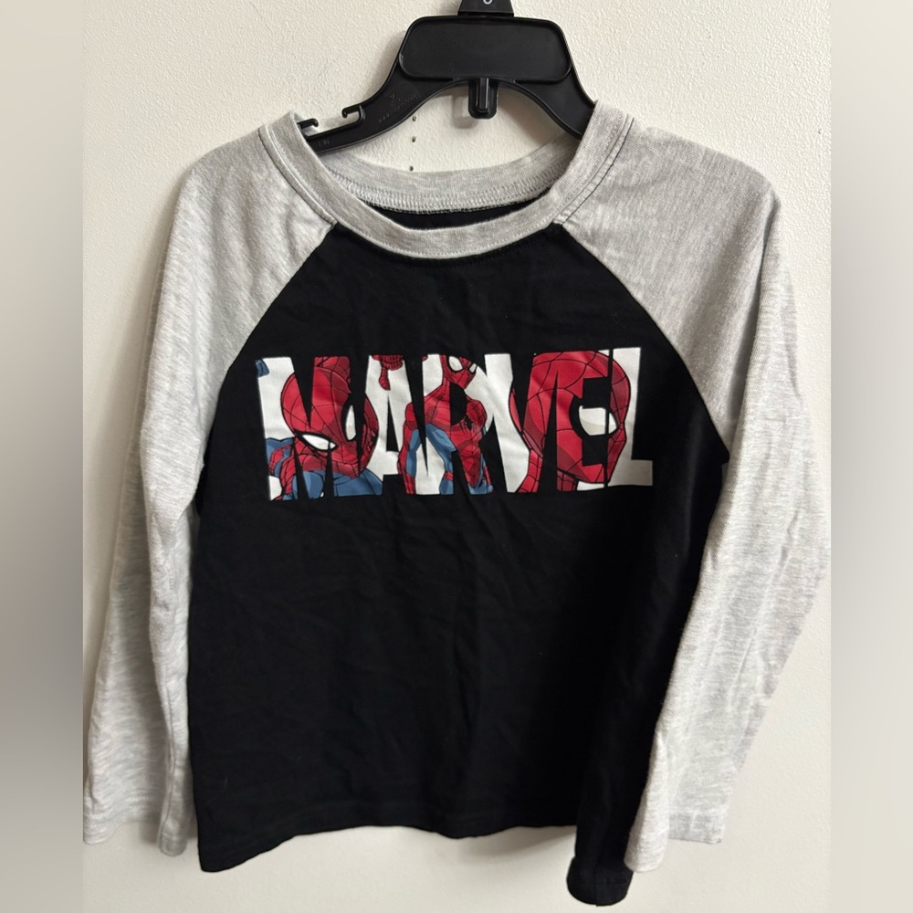 4/30$ Marvel Kids Long Sleeve Shirt - Black and Gray 5 years old